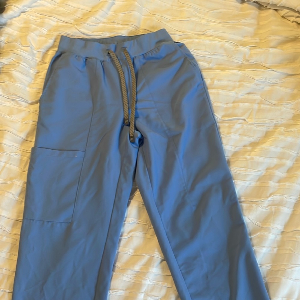 Ciel blue Fabletics scrub pants Ion style, cargo style similar to Yola